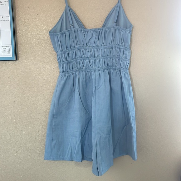 Baby blue ruched romper - Picture 2 of 2